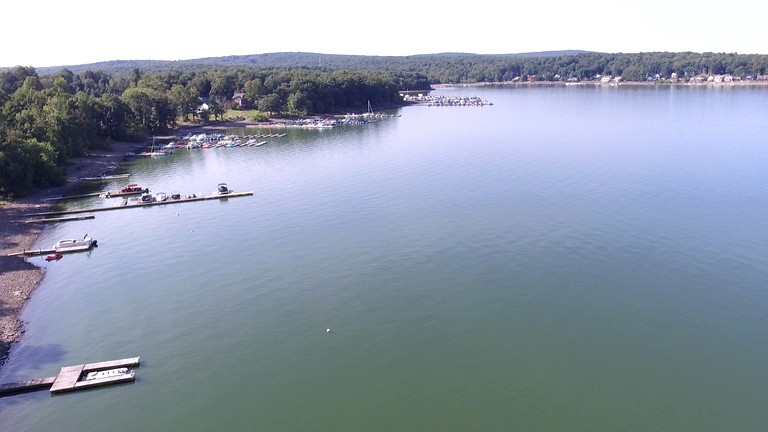 Cabins (Hawley, Pennsylvania, United States of America)