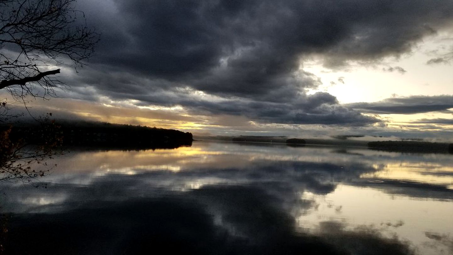 Lakefront Vacation Rental with Superb Views over Lake Wallenpaupack in Hawley, Pennsylvania