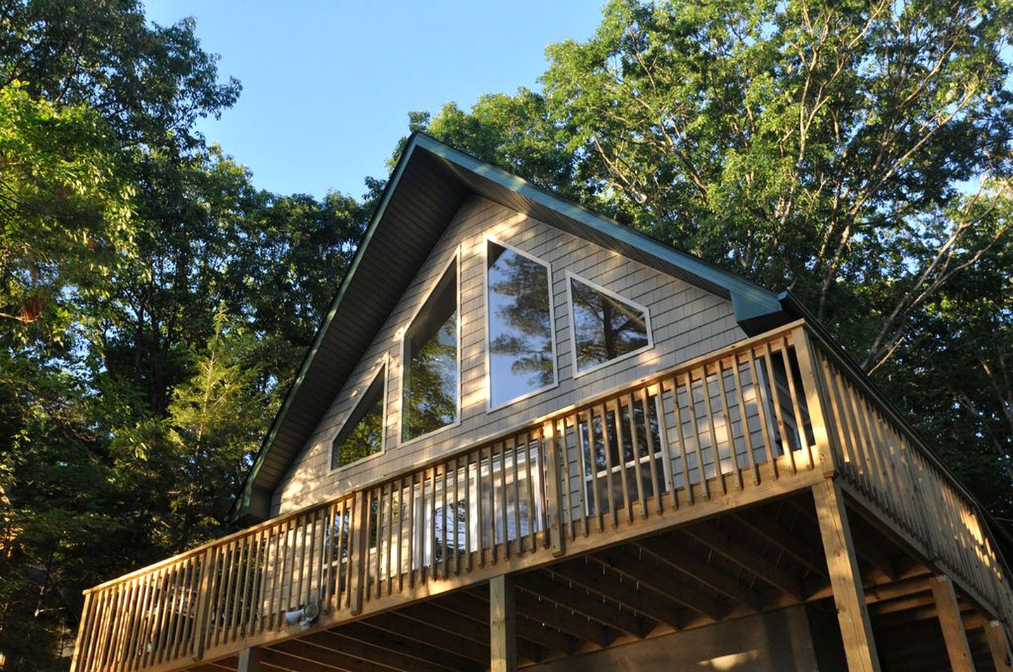 Lakefront Vacation Rental with Superb Views over Lake Wallenpaupack in Hawley, Pennsylvania