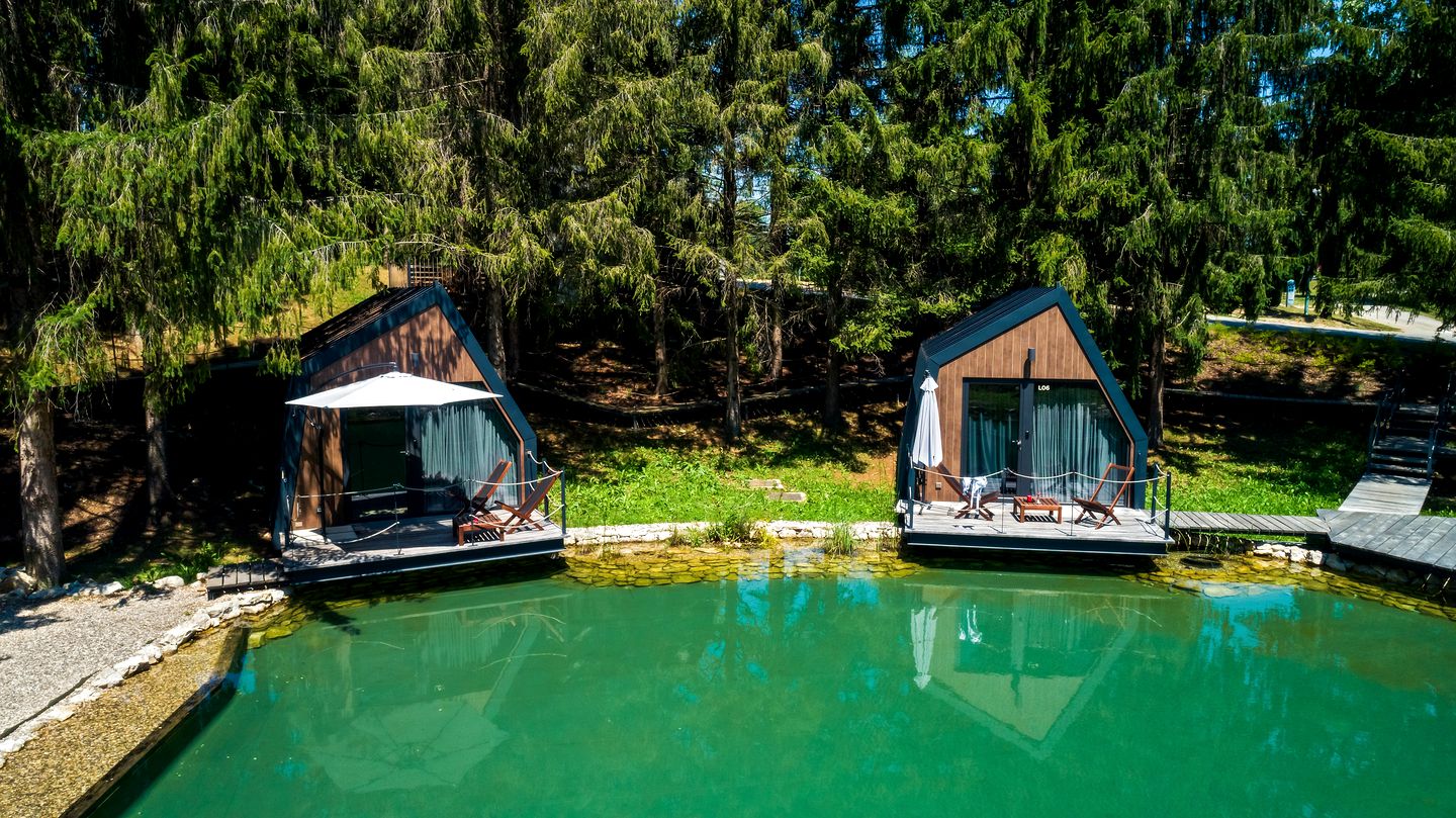 Romantic Cabin Getaway on a Beautiful Lake near Grabovac, Croatia