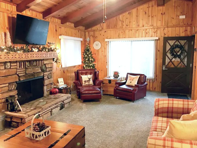 Pineland Chale, Cabins, Wrightwood, United States of America Glamping Hub