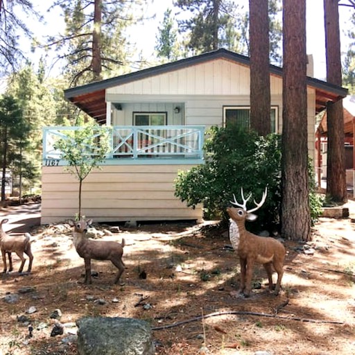 Pineland Chale, Cabins, Wrightwood, United States of America Glamping Hub