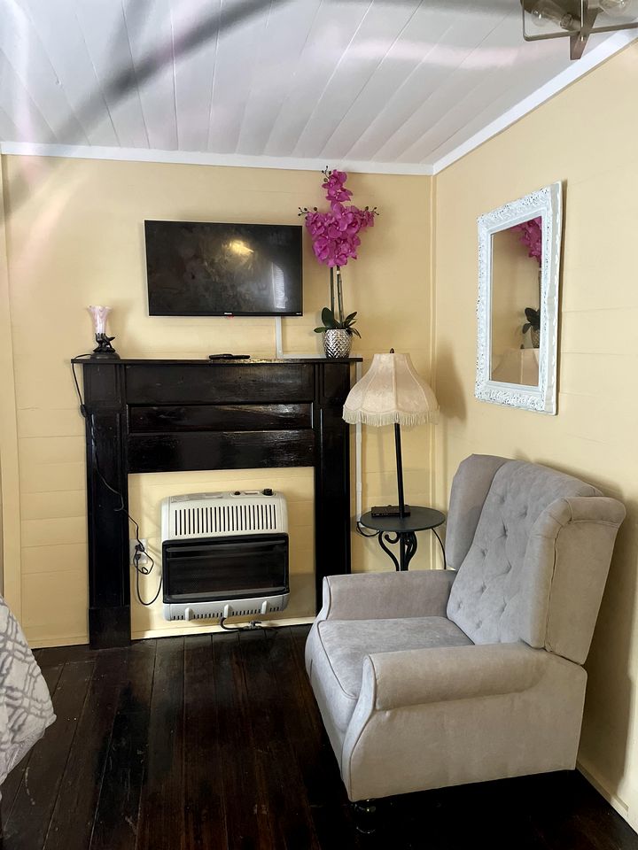 Vintage Cabin for a Romantic Getaway near Uwharrie National Forest in Denton, North Carolina