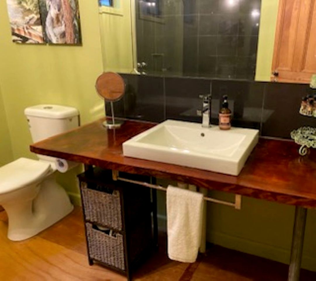 Modern Cabin Rental near Natural Mineral Springs in Daylesford, Victoria