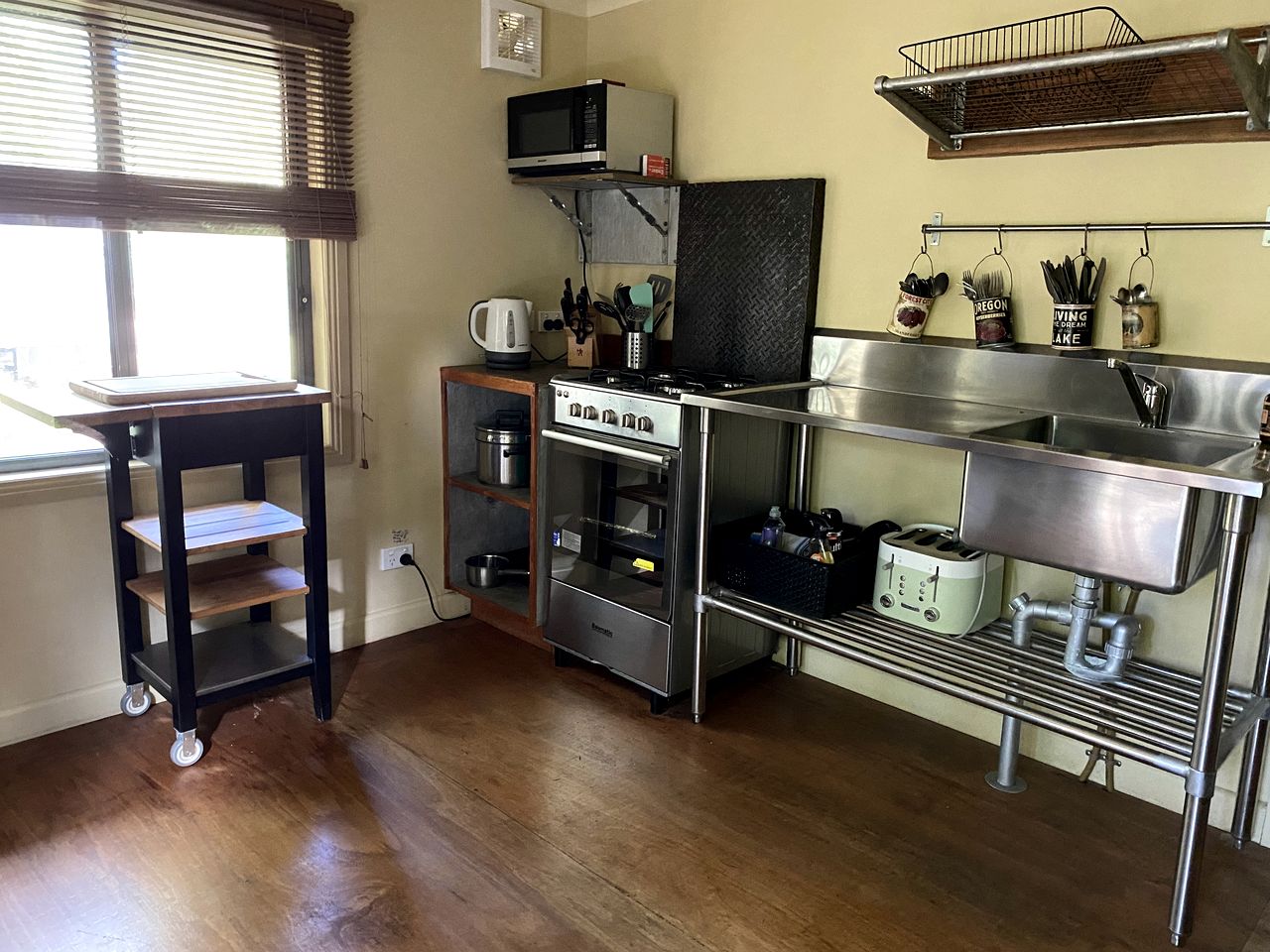 Modern Cabin Rental near Natural Mineral Springs in Daylesford, Victoria