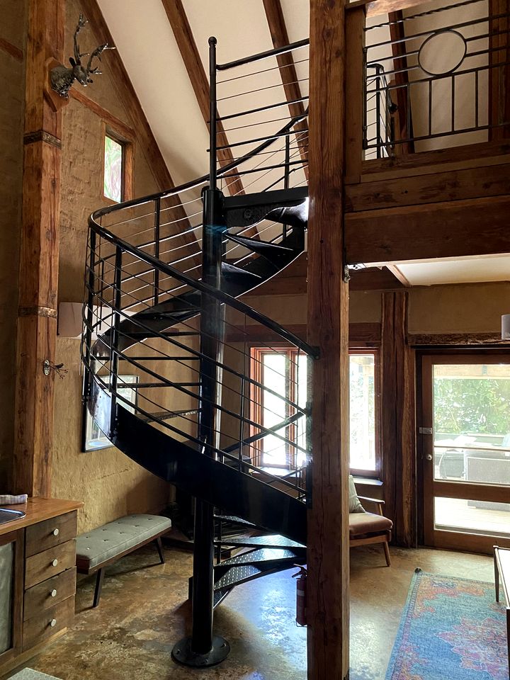 Rustic Cabin Rental Overlooking the Forest near Daylesford, Victoria