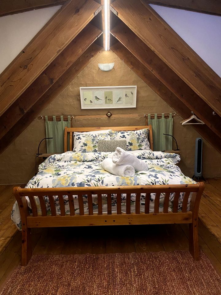 Rustic Cabin Rental Overlooking the Forest near Daylesford, Victoria