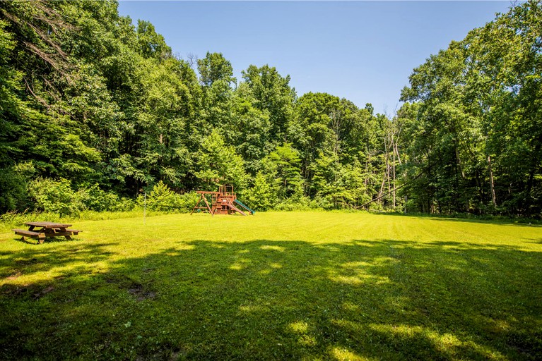 Mountainside Getaways WILDFLOWER PET AND KID FRIENDLY PET FRIENDLY