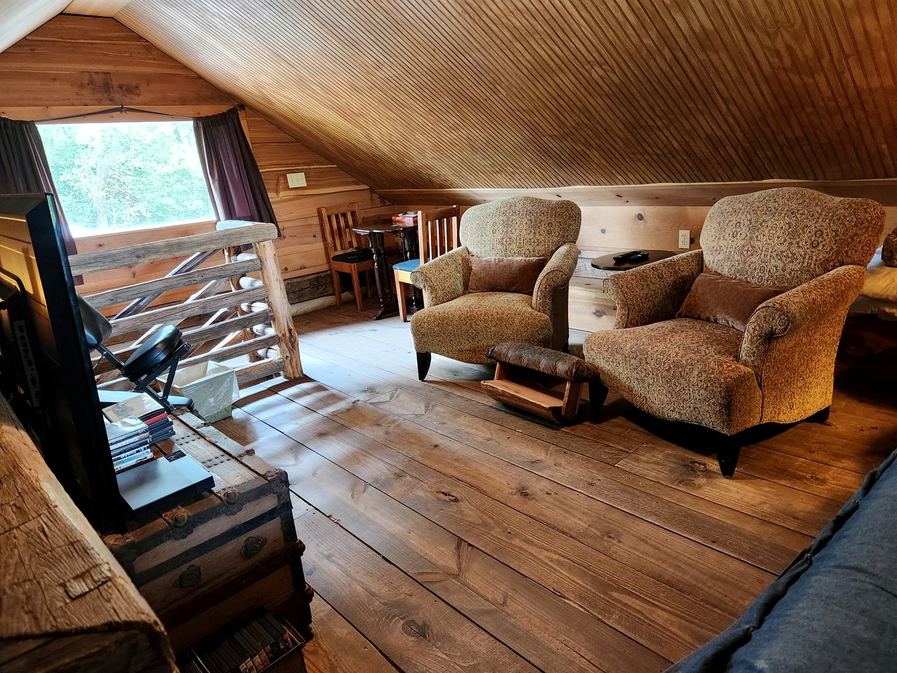 Lovely Log Cabin Rental for Countryside Vacation near Downtown Brenham, Texas