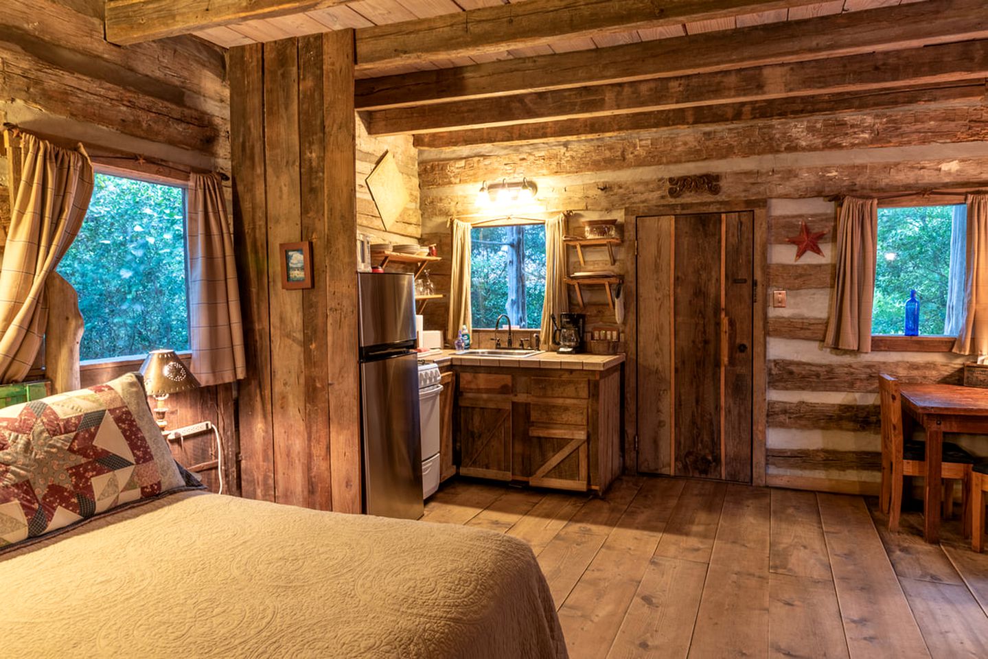 Lovely Log Cabin Rental for Countryside Vacation near Downtown Brenham, Texas