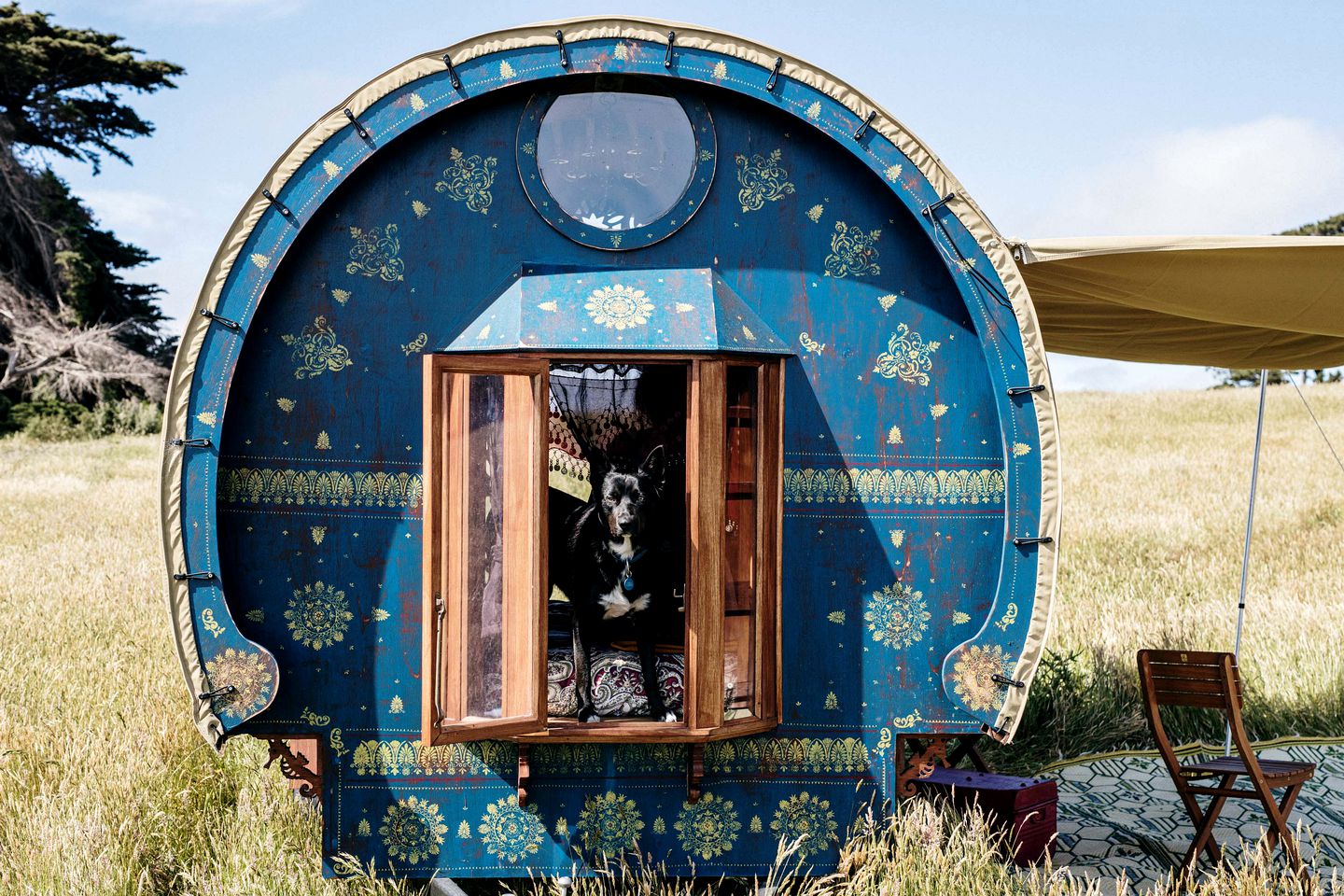 Enchanting Bowtop Wagon for a Romantic Getaway in Saint Andrews Beach, Victoria