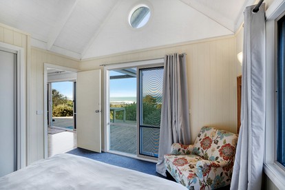Waterfront Cottage Rental with Stunning Views near Wilsons Promontory in Victoria, Australia photo 2