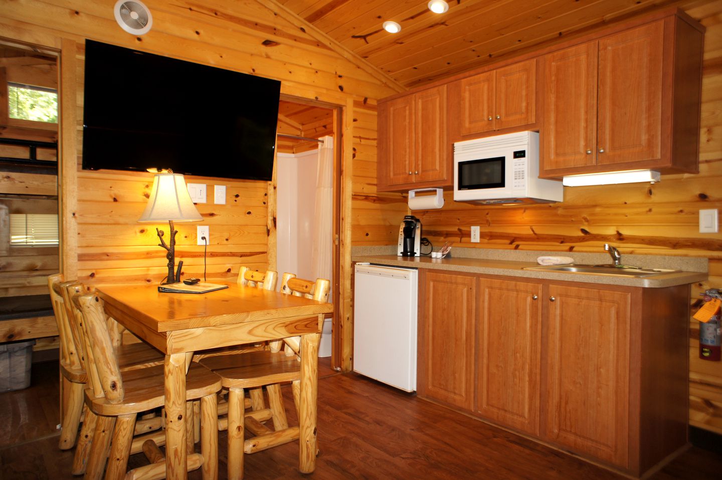 Deluxe Cabin Rental in Historic Williamsburg, Virginia