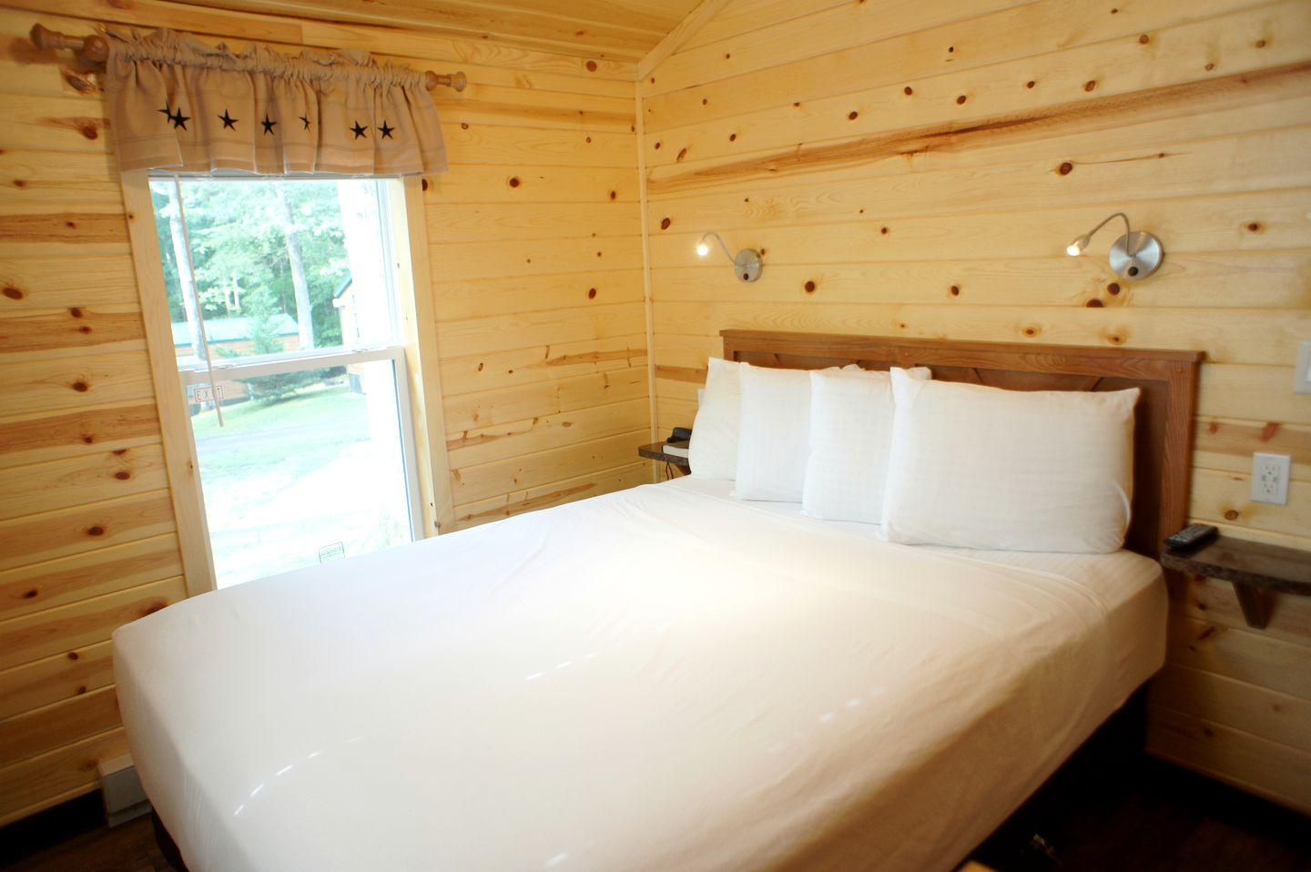 Deluxe Cabin Rental in Historic Williamsburg, Virginia