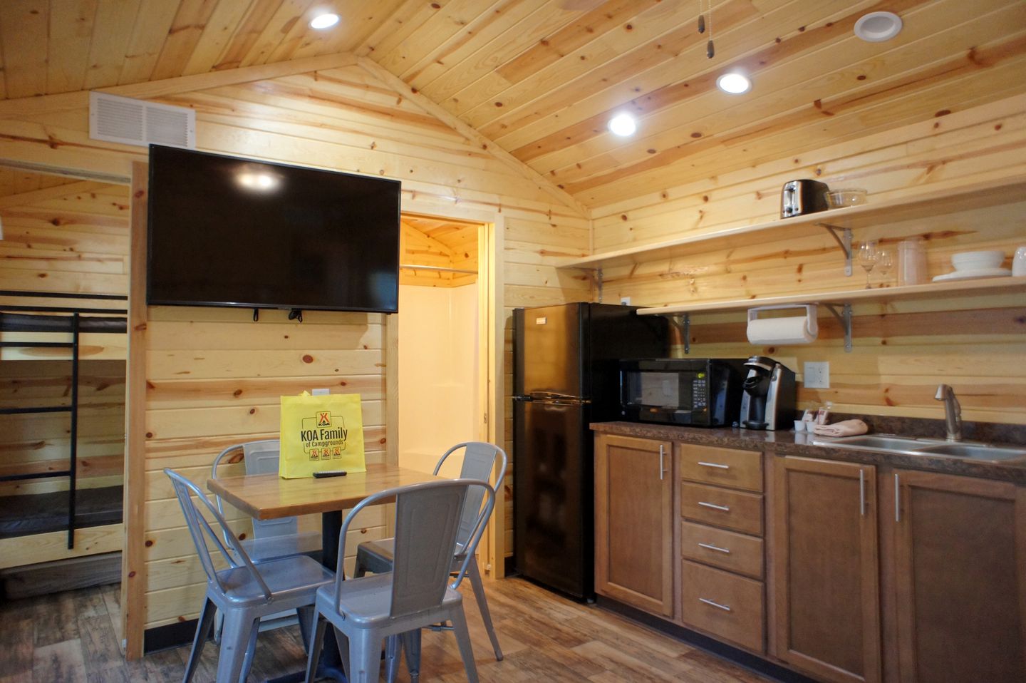 Deluxe Cabin Rental in Historic Williamsburg, Virginia