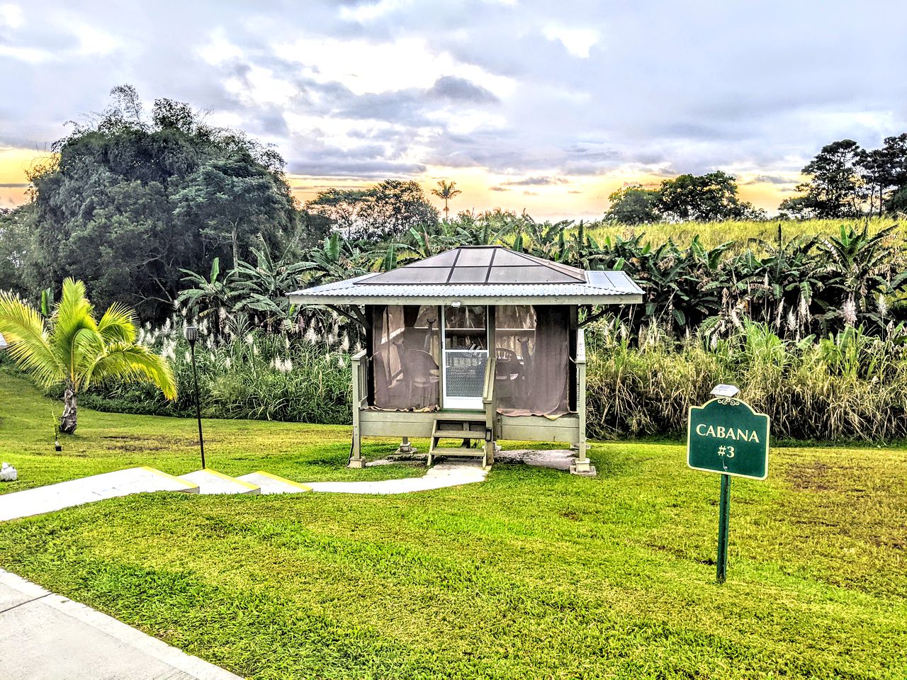 Fabulous Cabin Rental for a Glamping Getaway near Volcanoes National Park, Hawaii