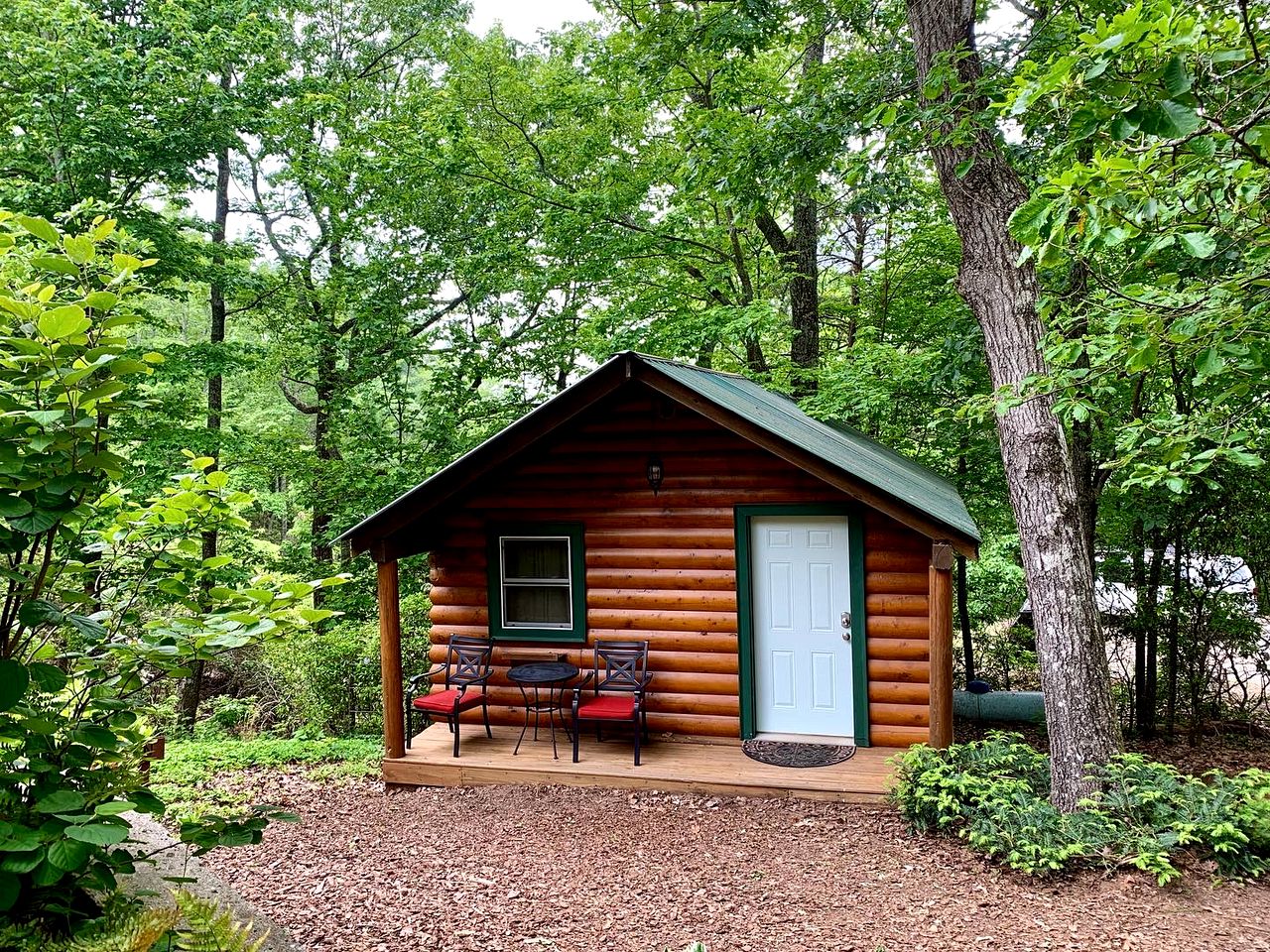 Woodland Log Cabin Rental in the Foothills of the Blue Ridge Mountains, Georgia