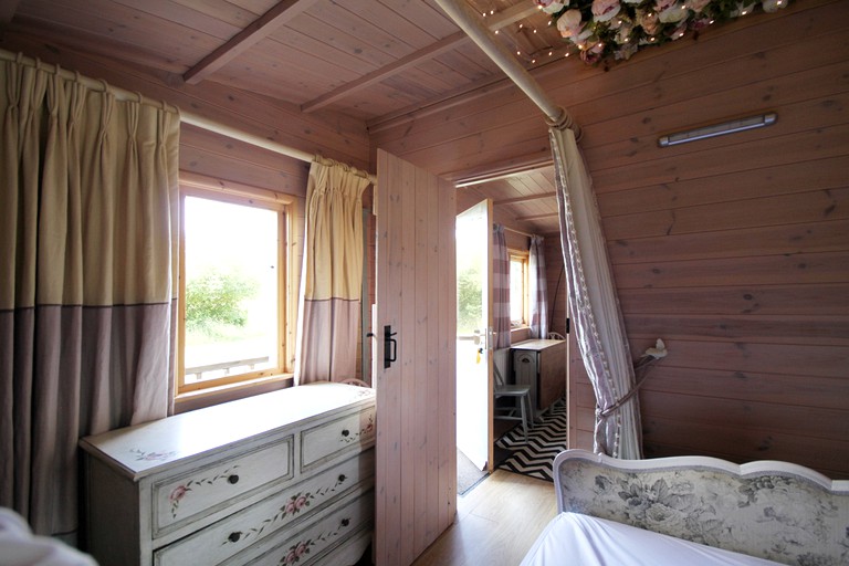 Cabins (United Kingdom, Market Harborough, England)