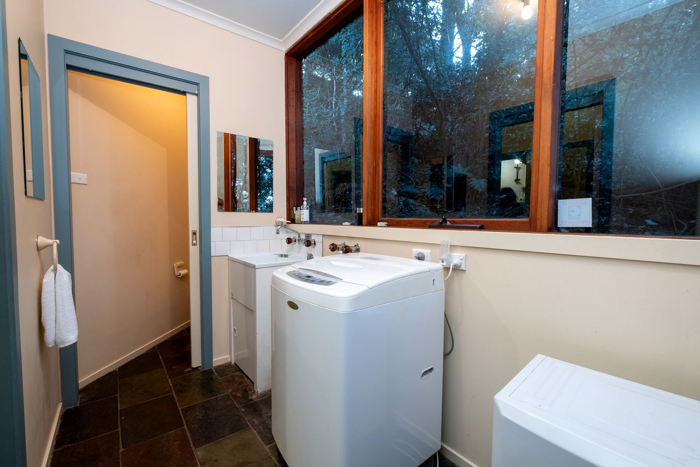 Gorgeous Octagonal Tree House Rental for a Unique Dandenong Ranges Accommodation near Melbourne