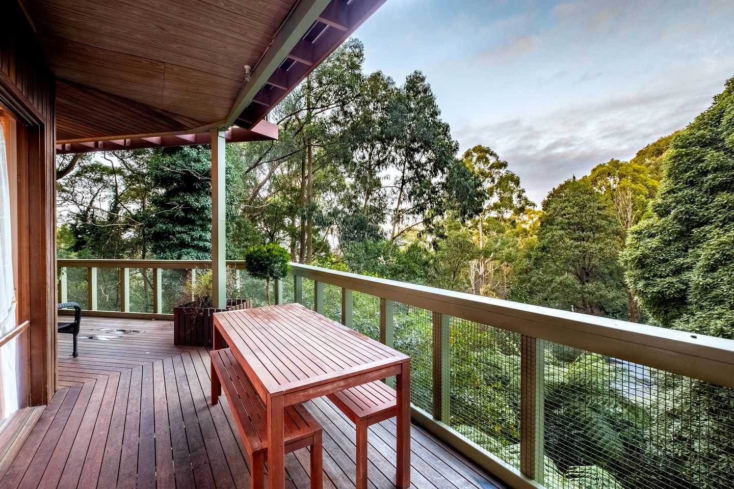 Gorgeous Octagonal Tree House Rental for a Unique Dandenong Ranges Accommodation near Melbourne