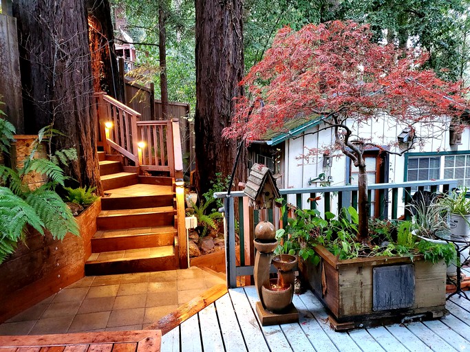 Cottages (Guerneville, California, United States of America)