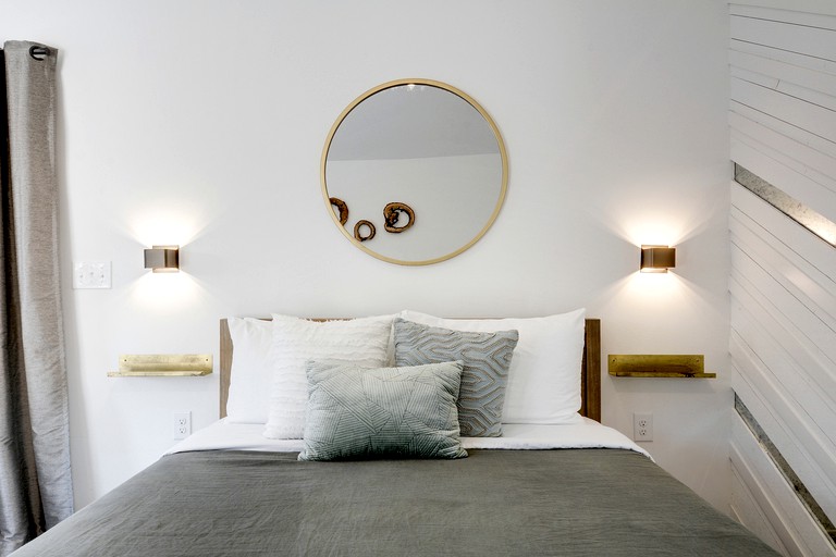 Cabins (Dripping Springs, Texas, United States of America)