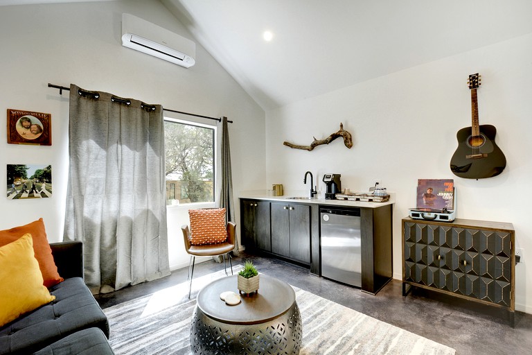 Cabins (Dripping Springs, Texas, United States of America)