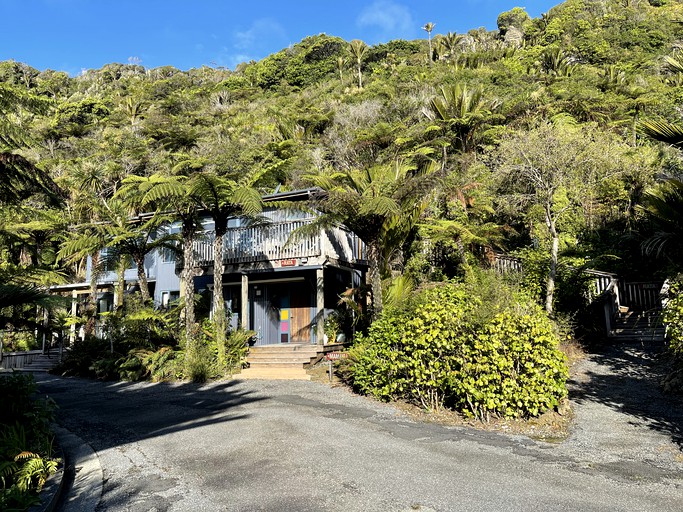 Cottages (New Zealand, Punakaiki, South Island)