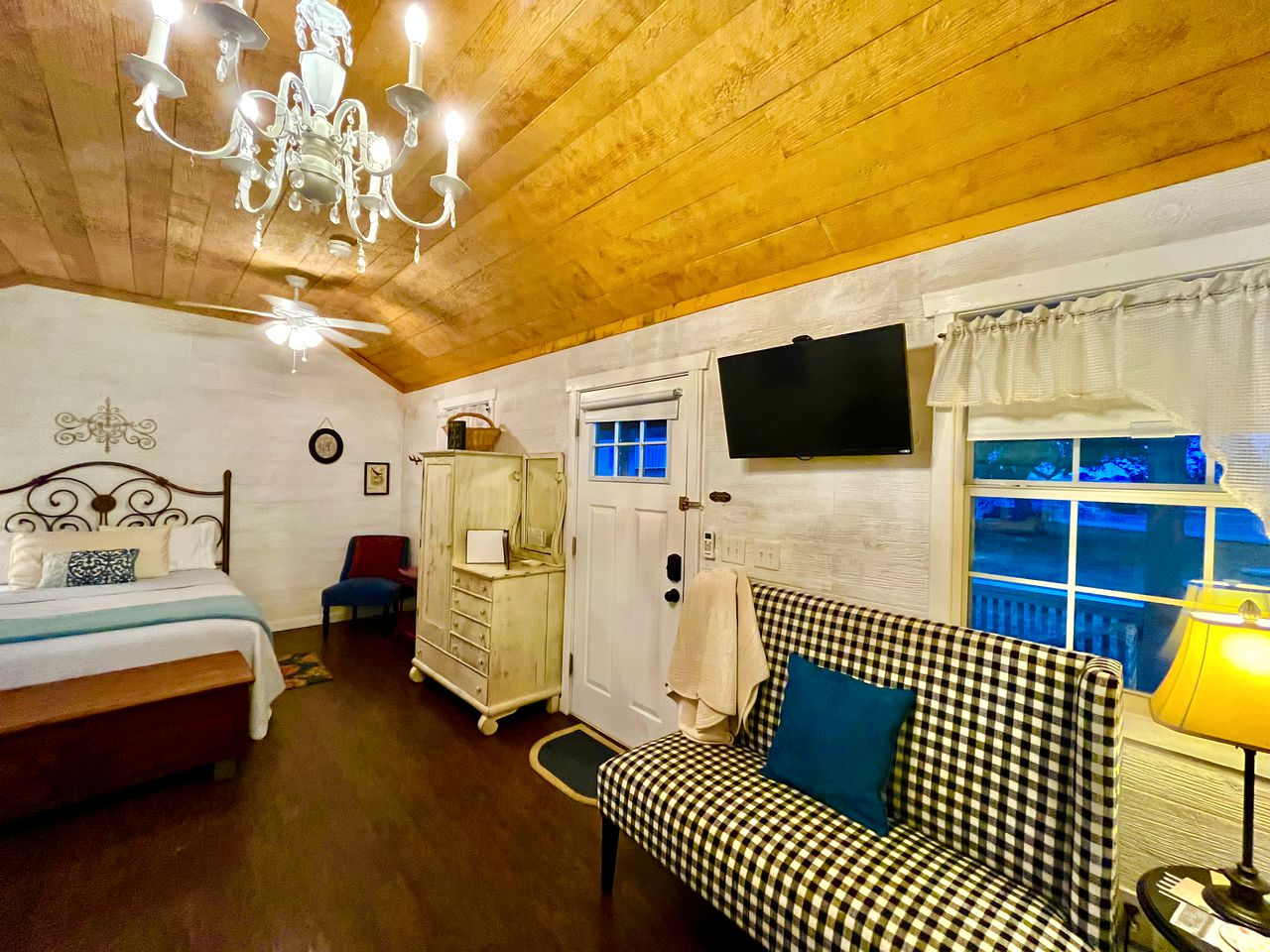 Charming Texas Hill Country Cottage near Austin for Romantic Getaways in Texas