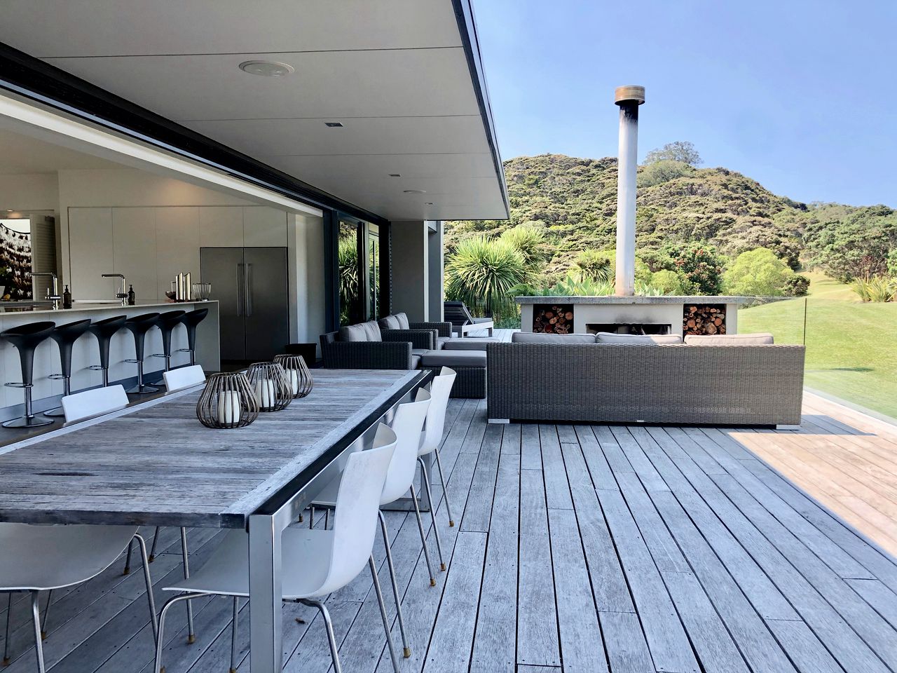 Stunning Luxury Beach House in Oke Bay for Amazing Family Holidays on the North Island