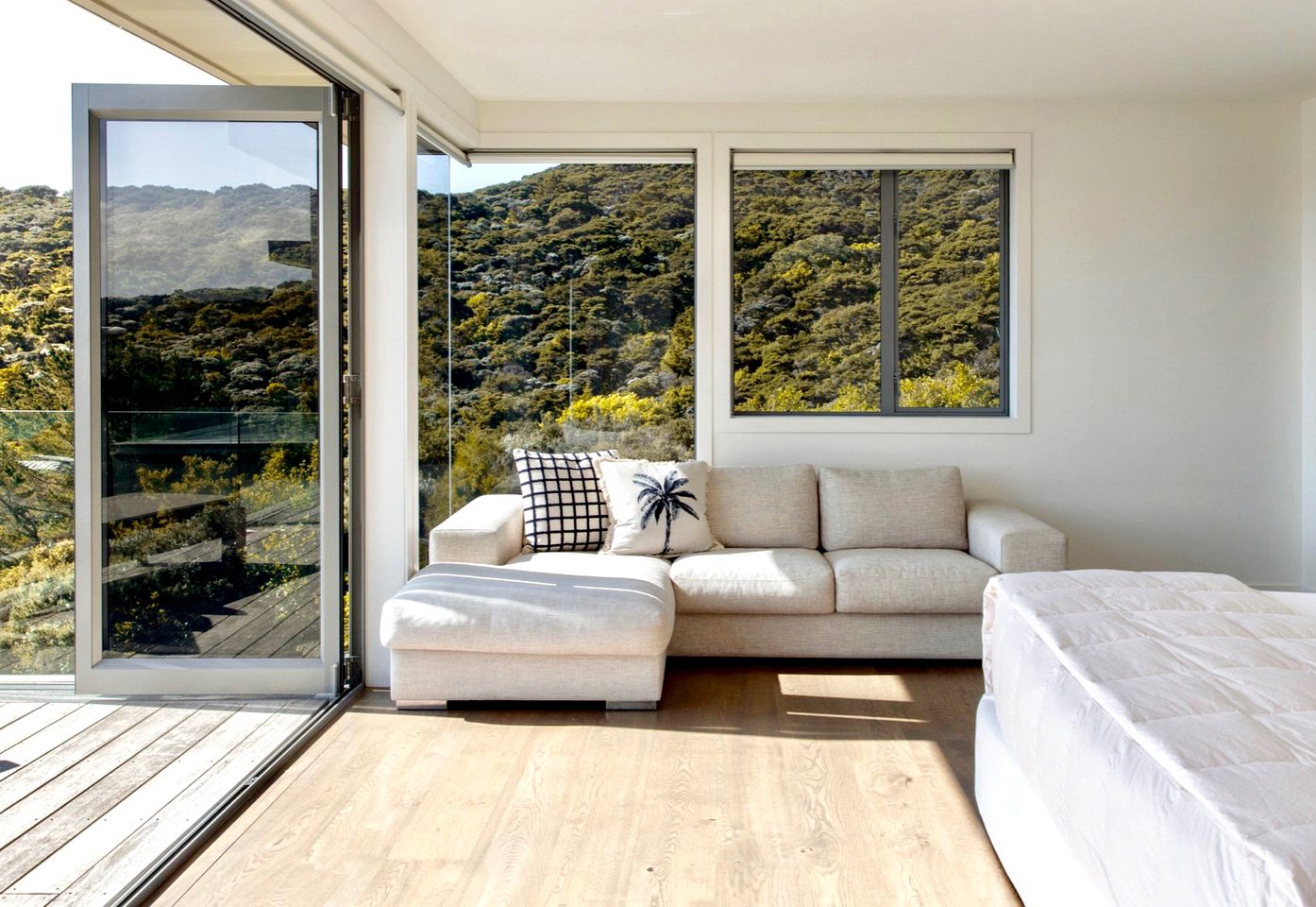 Stunning Luxury Beach House in Oke Bay for Amazing Family Holidays on the North Island