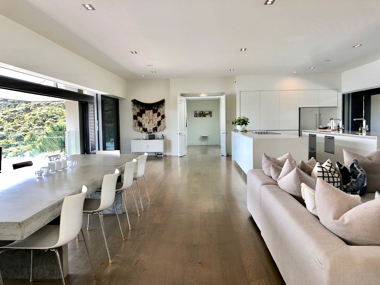 Stunning Luxury Beach House in Oke Bay for Amazing Family Holidays on the North Island