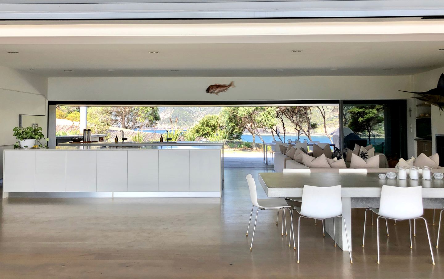 Stunning Luxury Beach House in Oke Bay for Amazing Family Holidays on the North Island