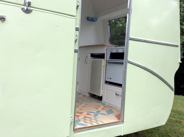 1964 Vintage Caravan Ideal for a Unique Glamping Experience in Saint-Lô, France photo 4
