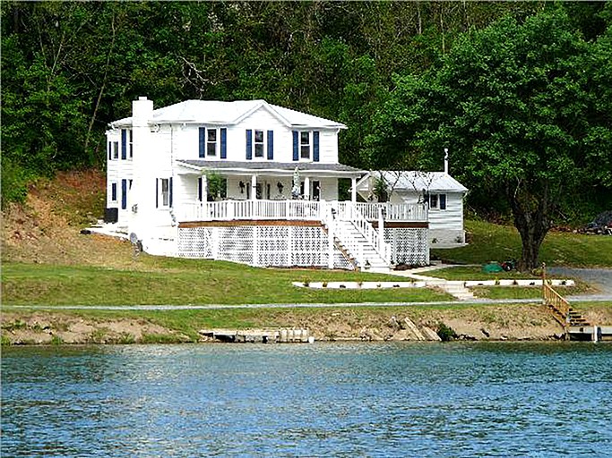 Shenandoah Getaways in this Stunning Riverside Rental for Romantic Escapes to Virginia