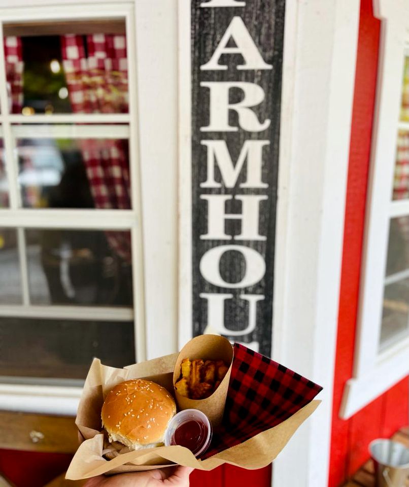 Rustic Newport Cabin with a Hot Tub Ideal for a Vacation in Tennessee