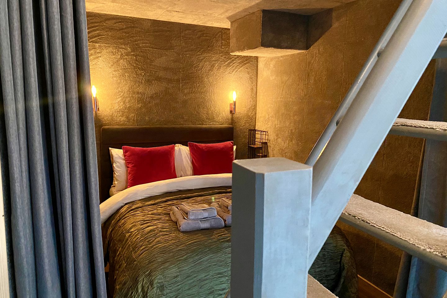 Unique Devonshire Dome with Hot Tub Perfect for Glamping in England