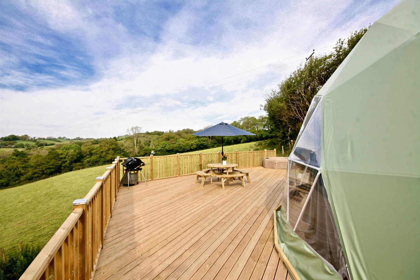 Unique Devonshire Dome with Hot Tub Perfect for Glamping in England