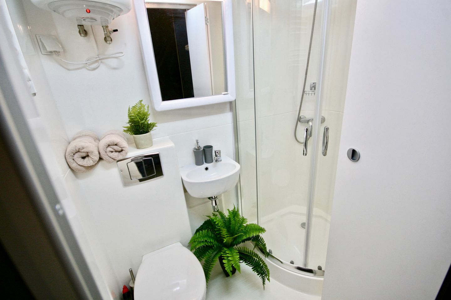 Unique Devonshire Dome with Hot Tub Perfect for Glamping in England