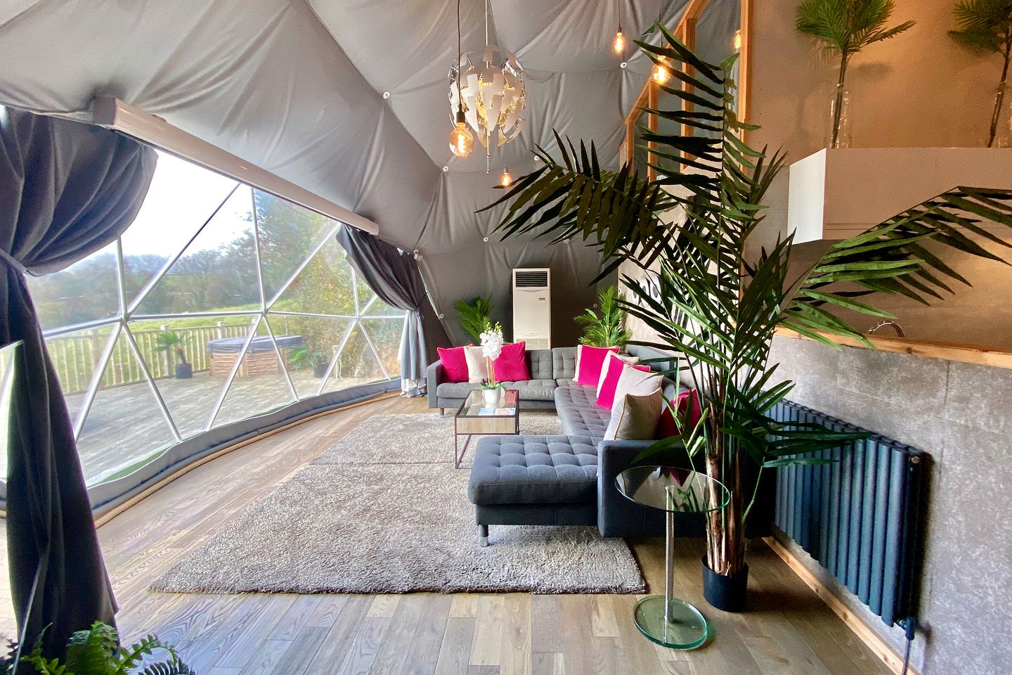 Unique Devonshire Dome with Hot Tub Perfect for Glamping in England