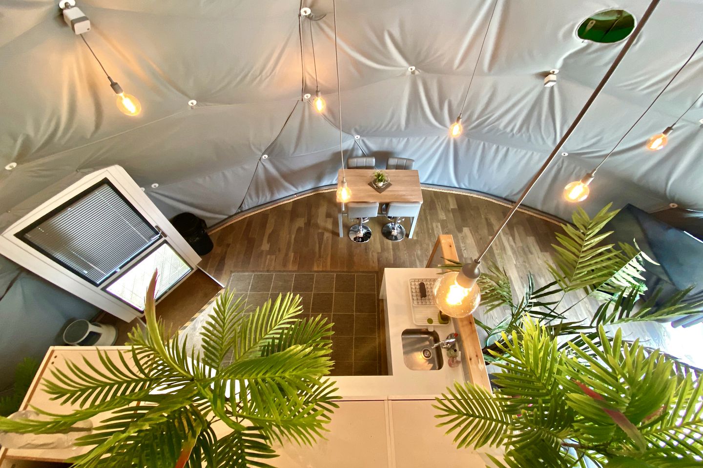 Unique Devonshire Dome with Hot Tub Perfect for Glamping in England