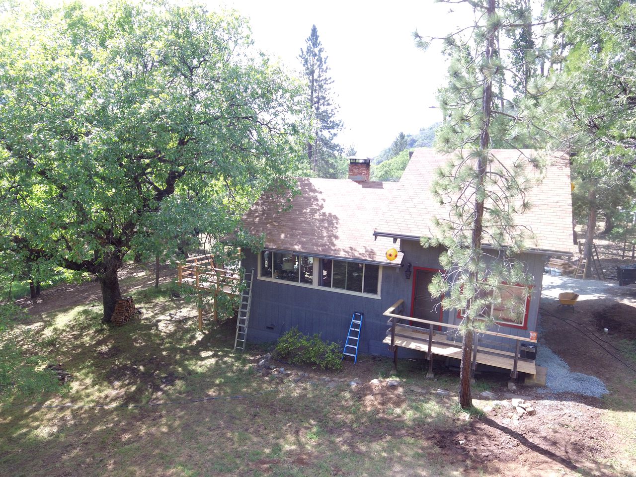 Gorgeous Cabin Rental with a Fabulous Deck for a Getaway in California