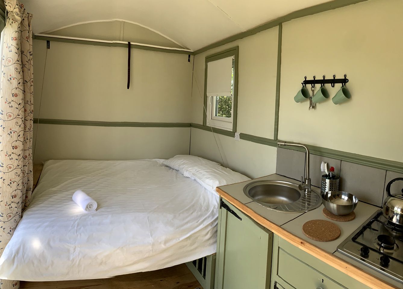 Cosy Shepherd's Hut Rental Ideal for Glamping in Pembrokeshire