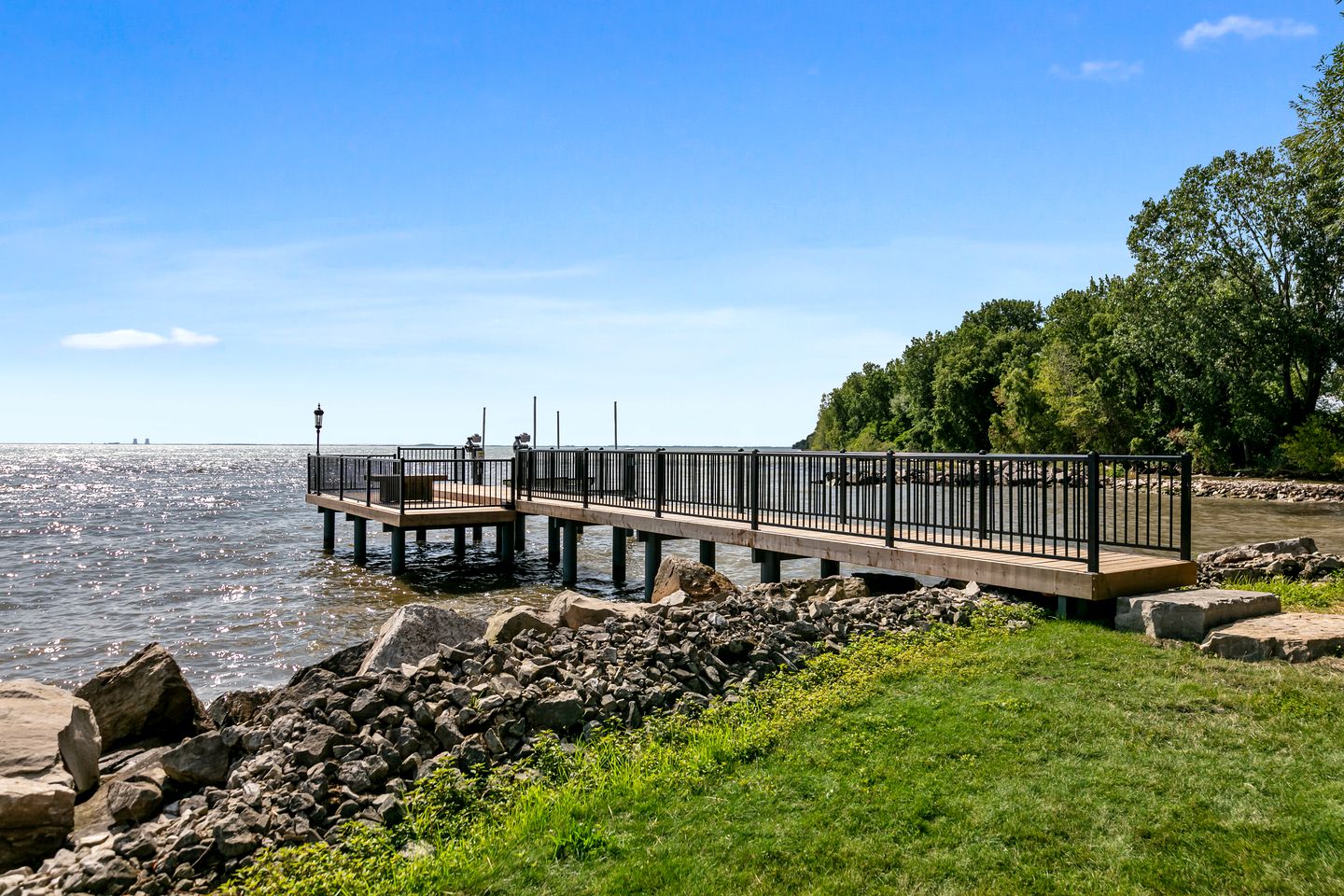 Majestic Lake Erie Cabin Ideal for a Group Getaway in Ontario