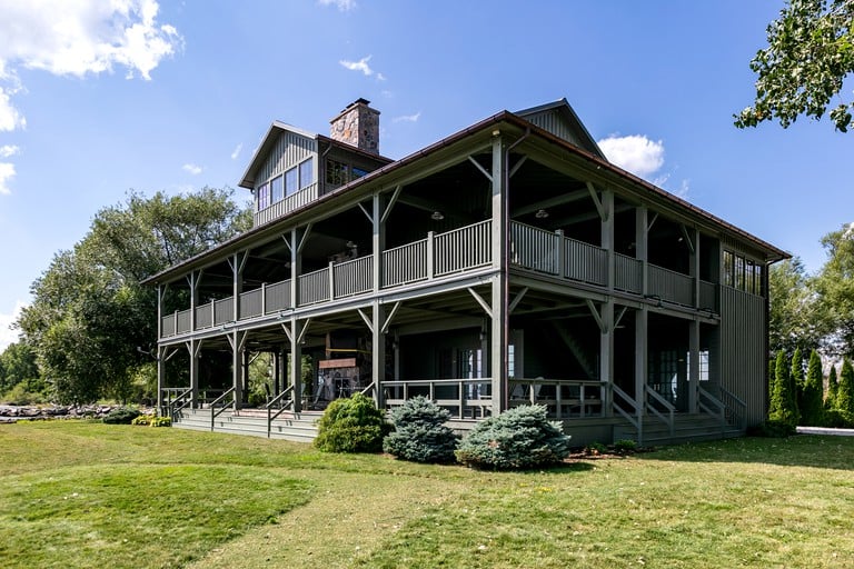 This Lake Erie cabin is ideal for a group getaway in Ontario