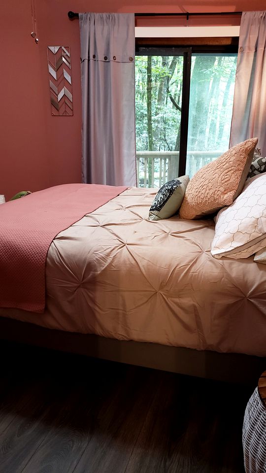 Rustic Tree Top Cabin in Sky Valley, Georgia