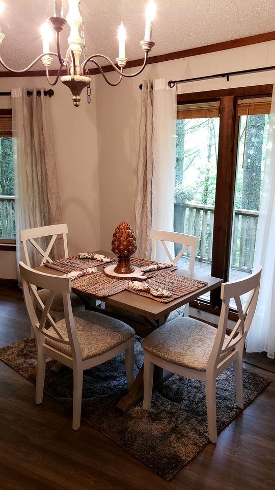 Rustic Tree Top Cabin in Sky Valley, Georgia