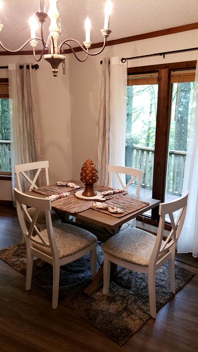 Cabins (Sky Valley, Georgia, United States)