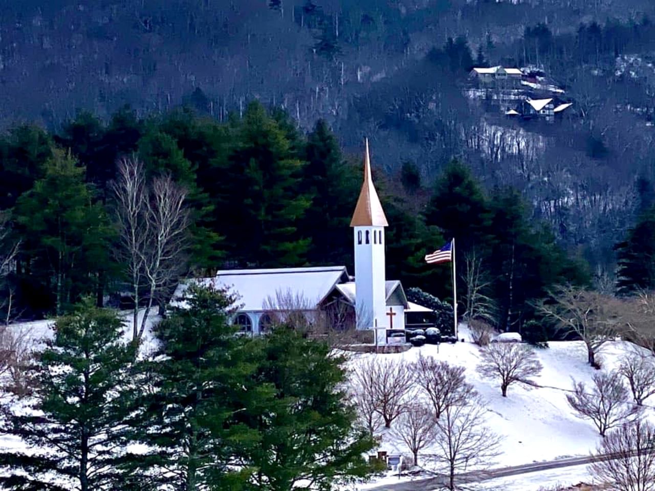 Rustic Tree Top Cabin in Sky Valley, Georgia