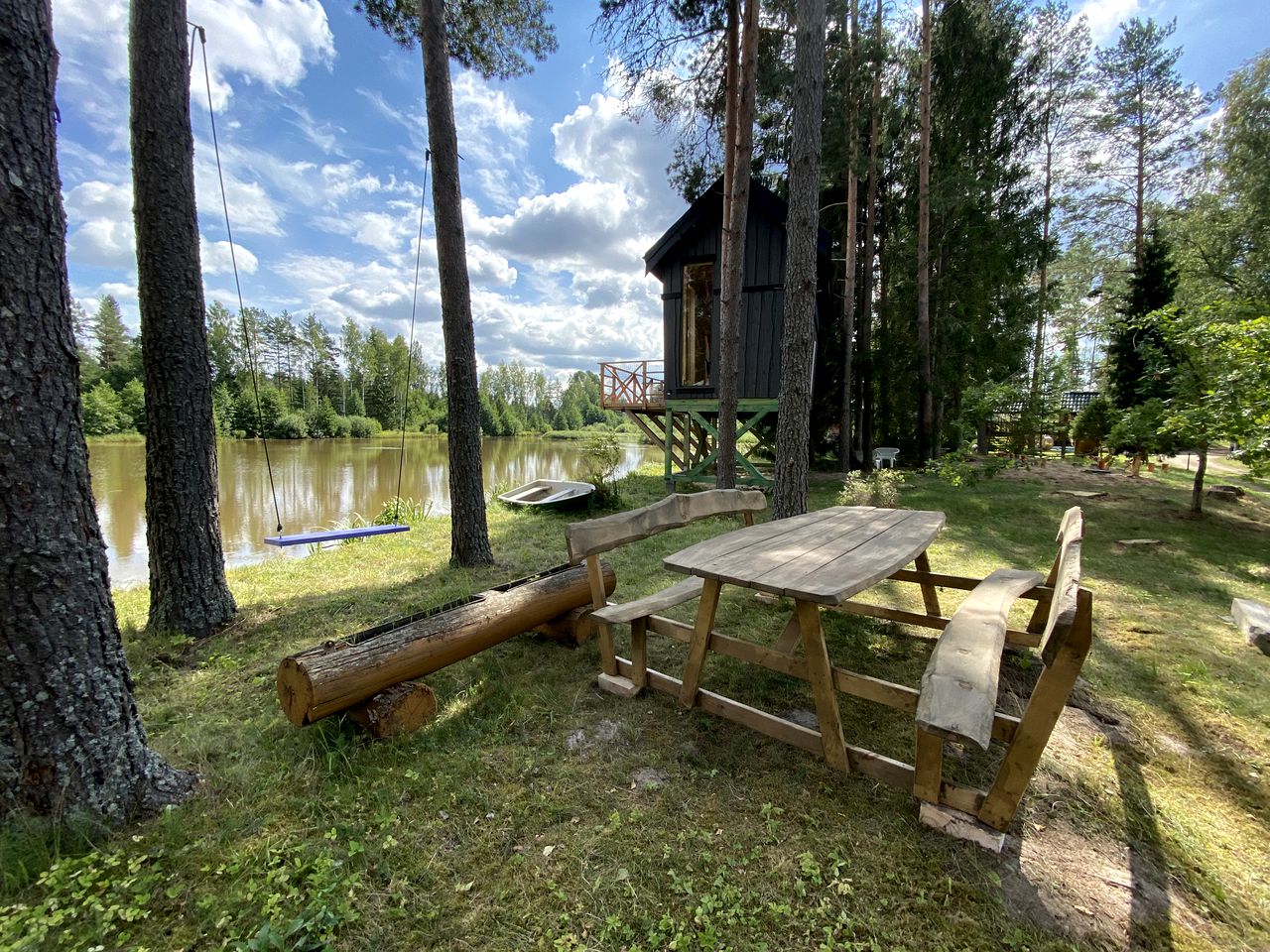 Amazing Treehouse Cabin with a Jacuzzi and Sauna for Glamping in Latvia